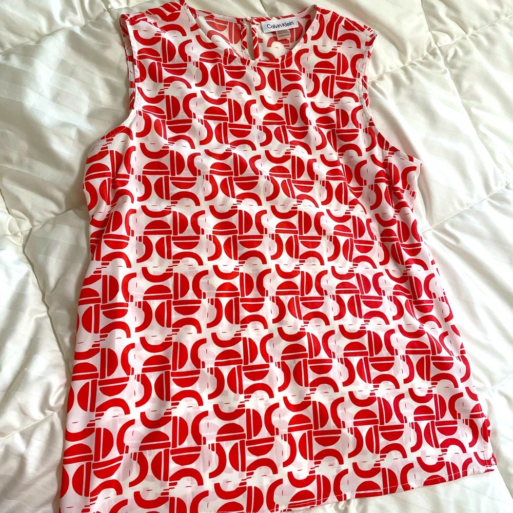 NWT cute light dress blouse. Smoke free home.